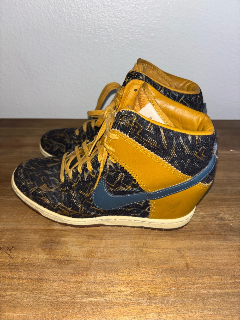 Nike Dunk Sky High Premium Women 8.5 Gold Suede Blue